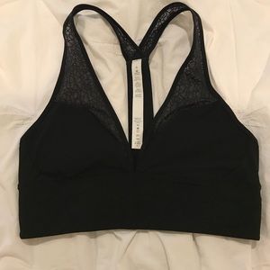 NWOT size 8 Lululemon Twist and Train bra
